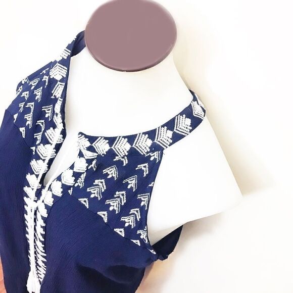 BLUE sleeveless dress with white embroidery💚 - Picture 2 of 6